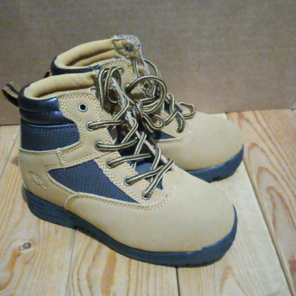 Boys boots NWOT